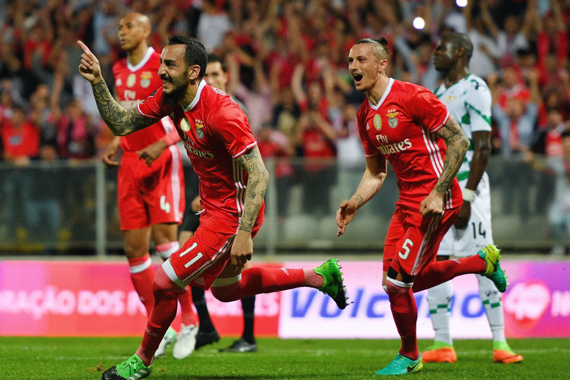 Benfica vence o Moreirense e segue na liderança