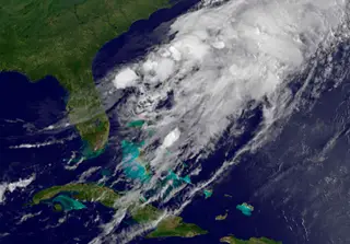 Ciclone Debbie deixou um rasto de destruição ao longo de 100Km