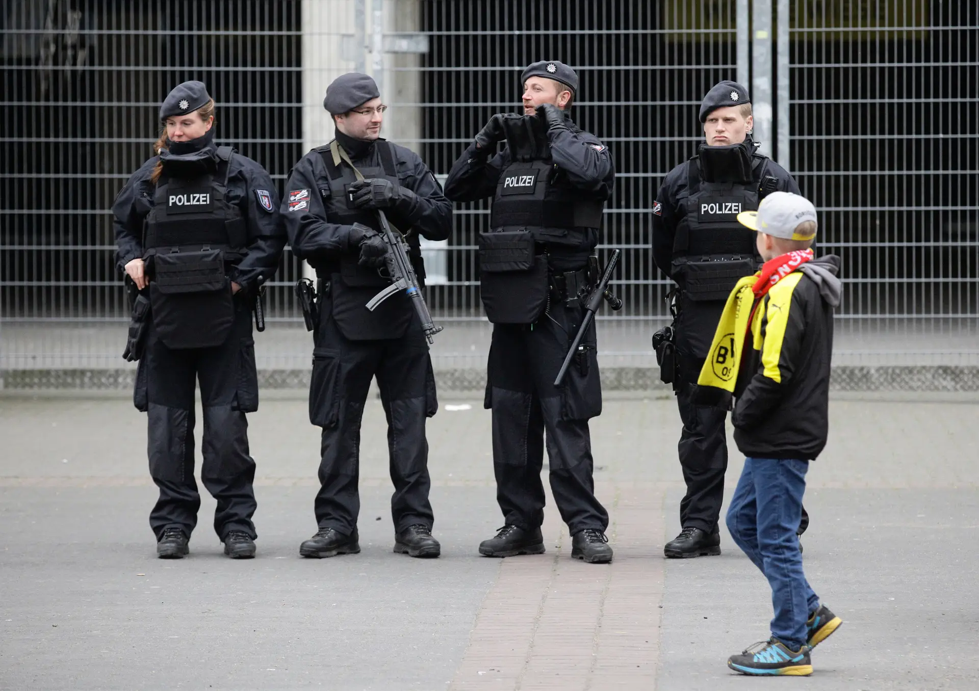 Polícia sem provas de ligação entre suspeito detido e atentado contra Dortmund