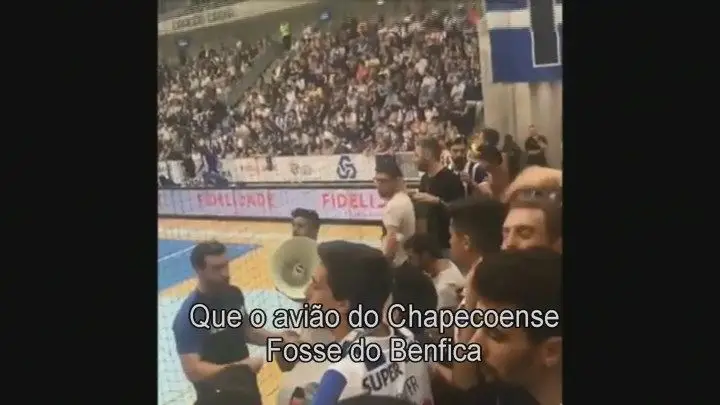 Federação de andebol repudia cânticos e faz participação disciplinar