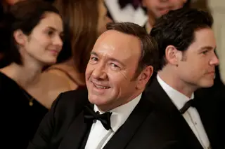 Kevin Spacey é o anfitrião dos Tony Awards