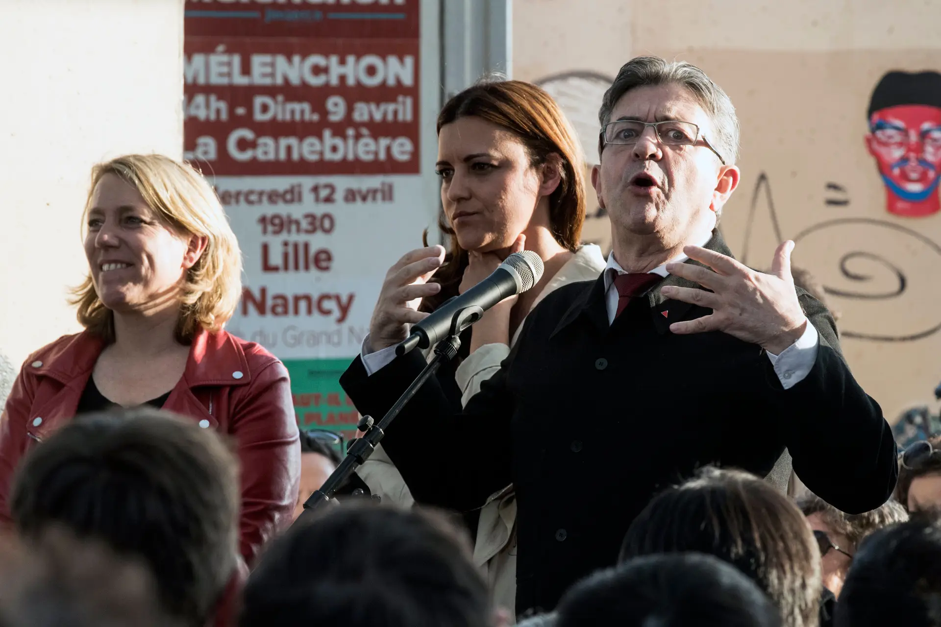 Marisa Matias cantou "Grândola Vila Morena" ao lado de Mélenchon em Paris