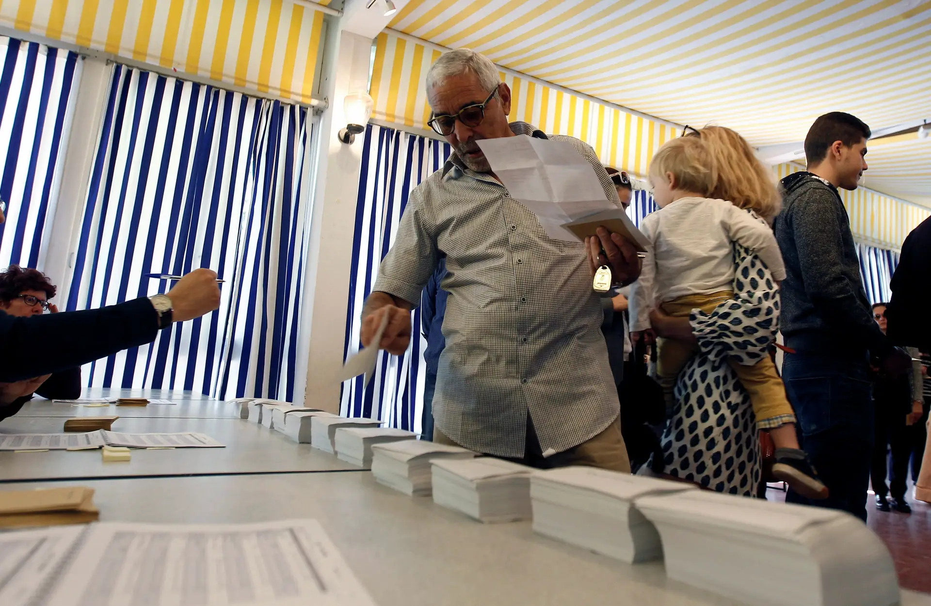 Taxa de participação de 69% no primeiro turno das eleições francesas