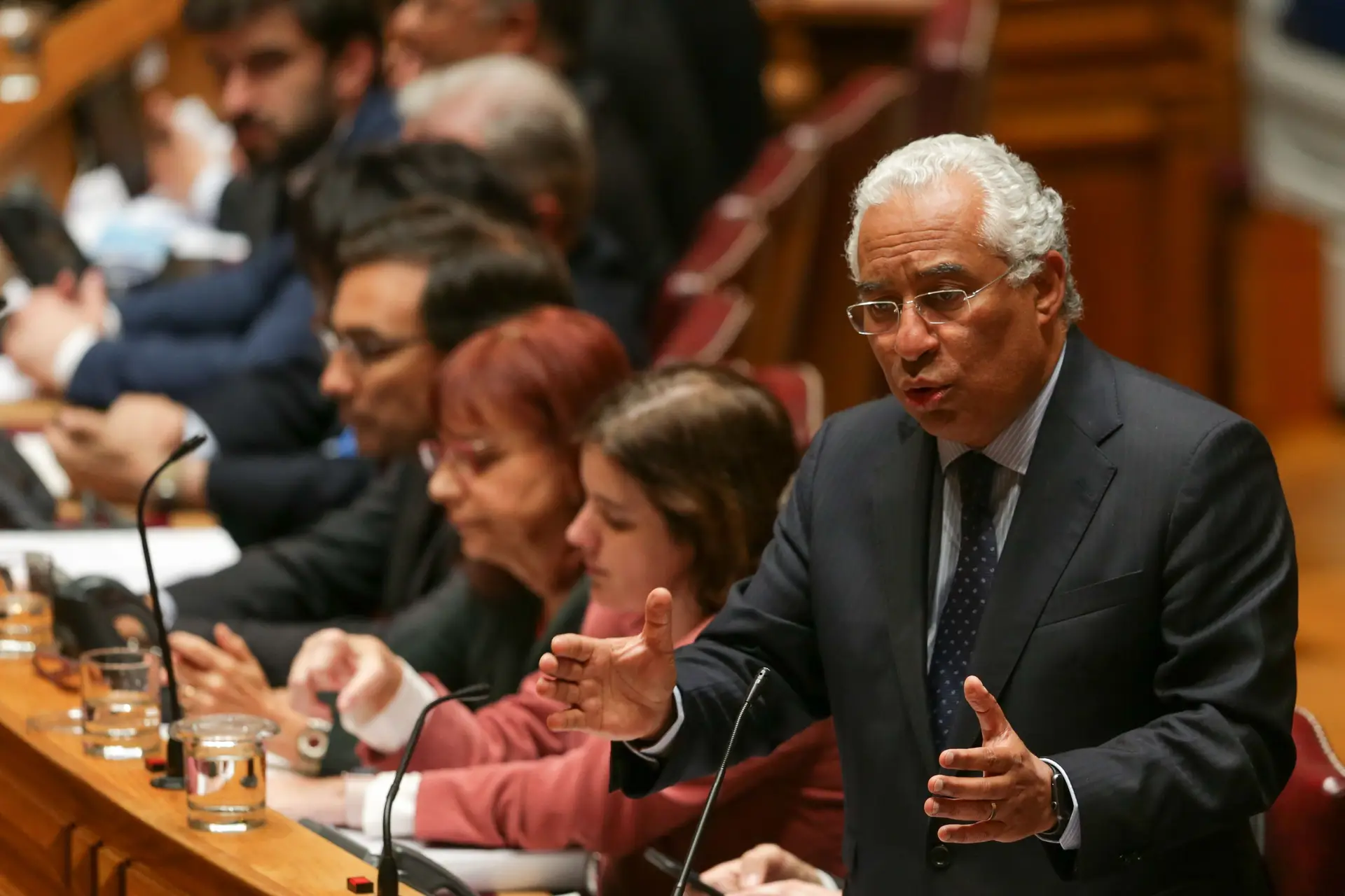 Costa responde a Passos que défice ainda seria melhor sem quebra no investimento