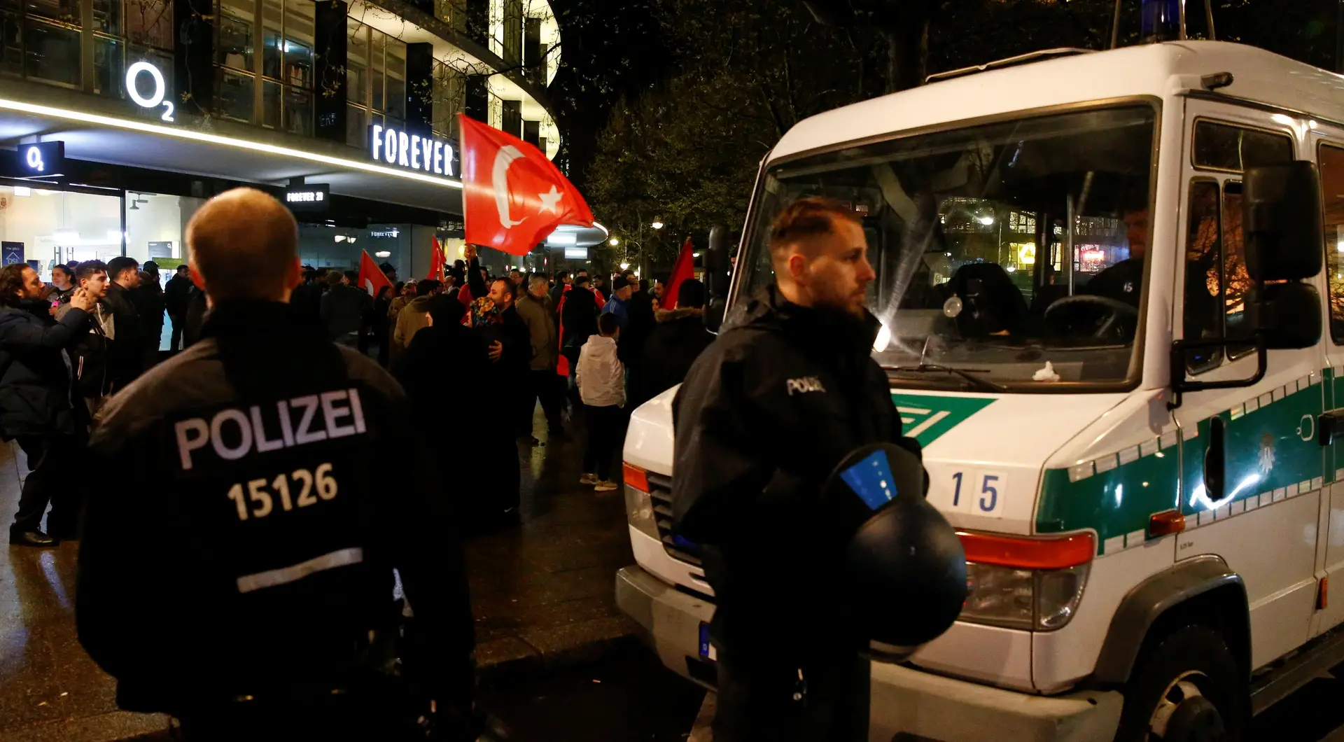 Mais de mil detidos por suspeitas de envolvimento em golpe de Estado na Turquia