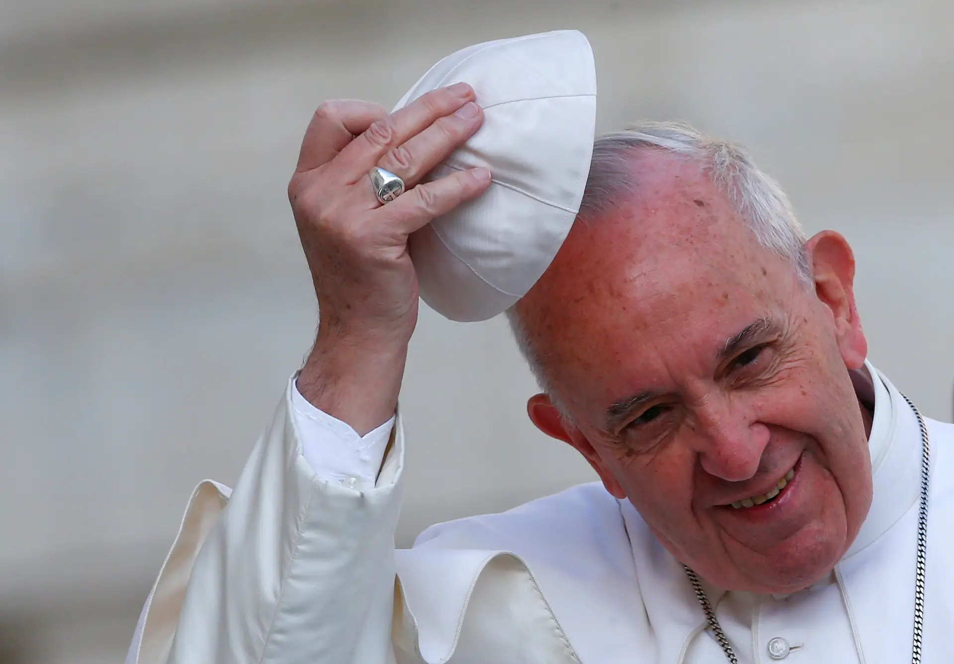 BE e PCP não se opõem à tolerância de ponto no dia da visita do Papa