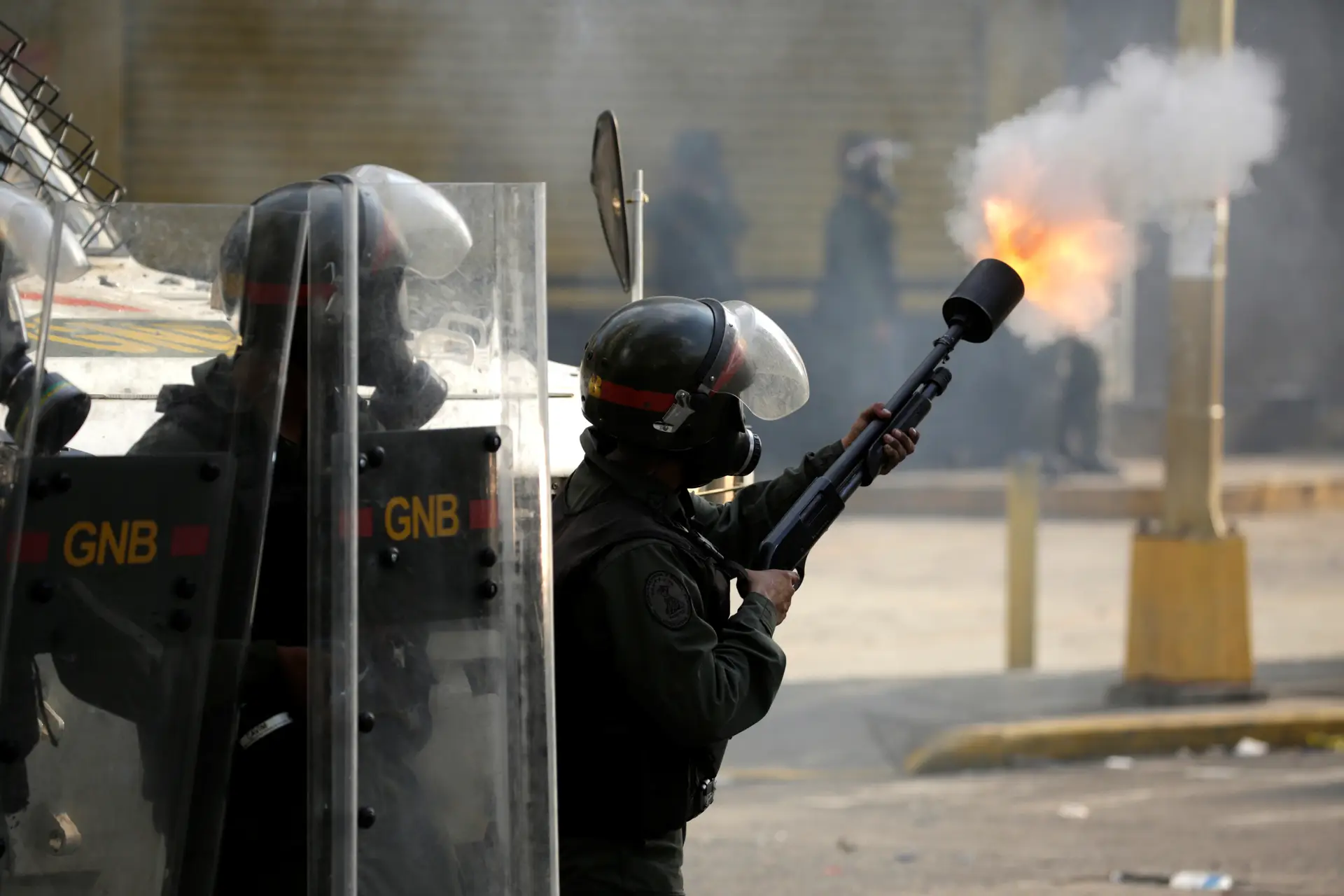 Dez jornalistas feridos quando cobriam manifestações opositoras na Venezuela