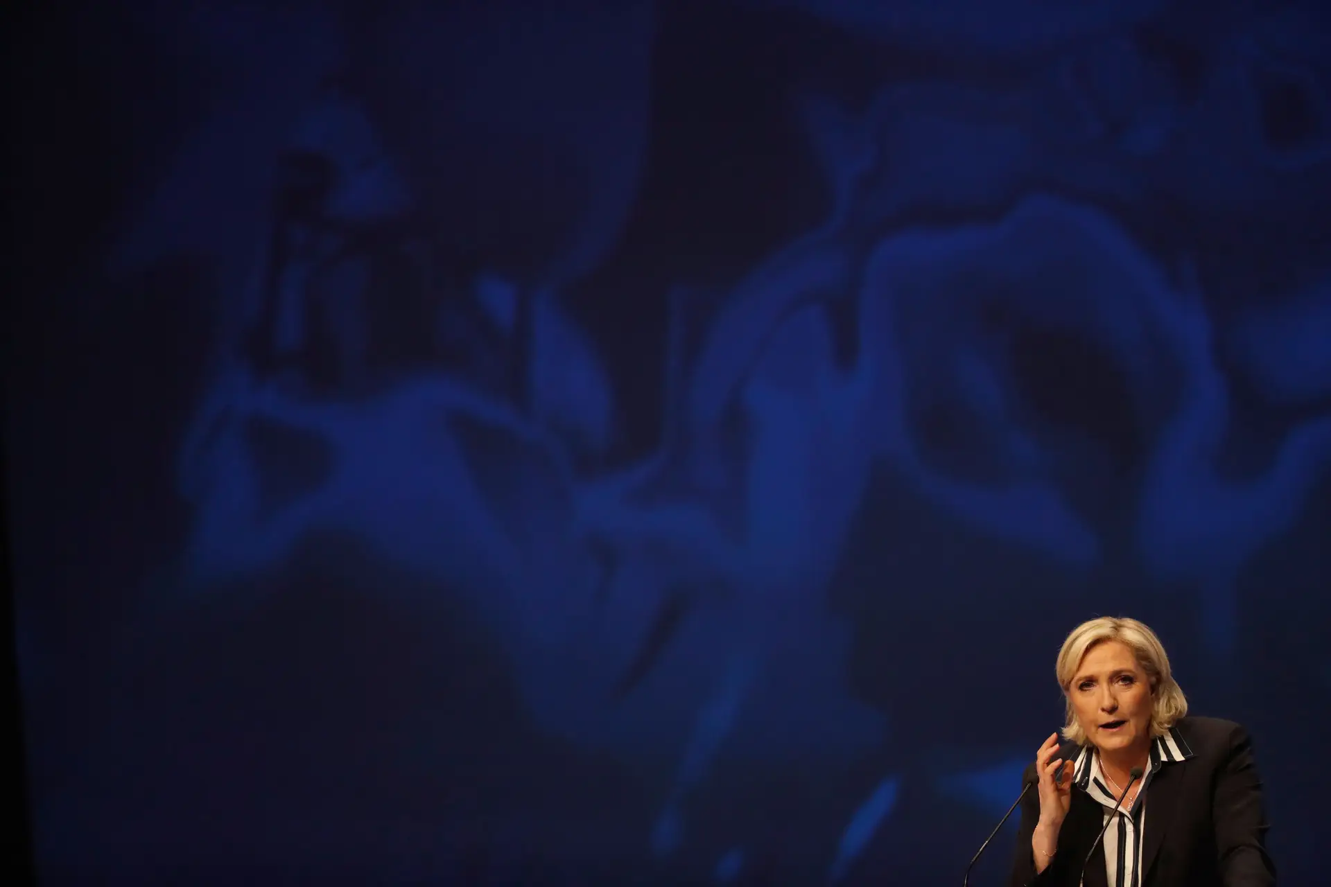 Le Pen responde a Zidane: "com o que ele ganha compreendo que vote Macron"