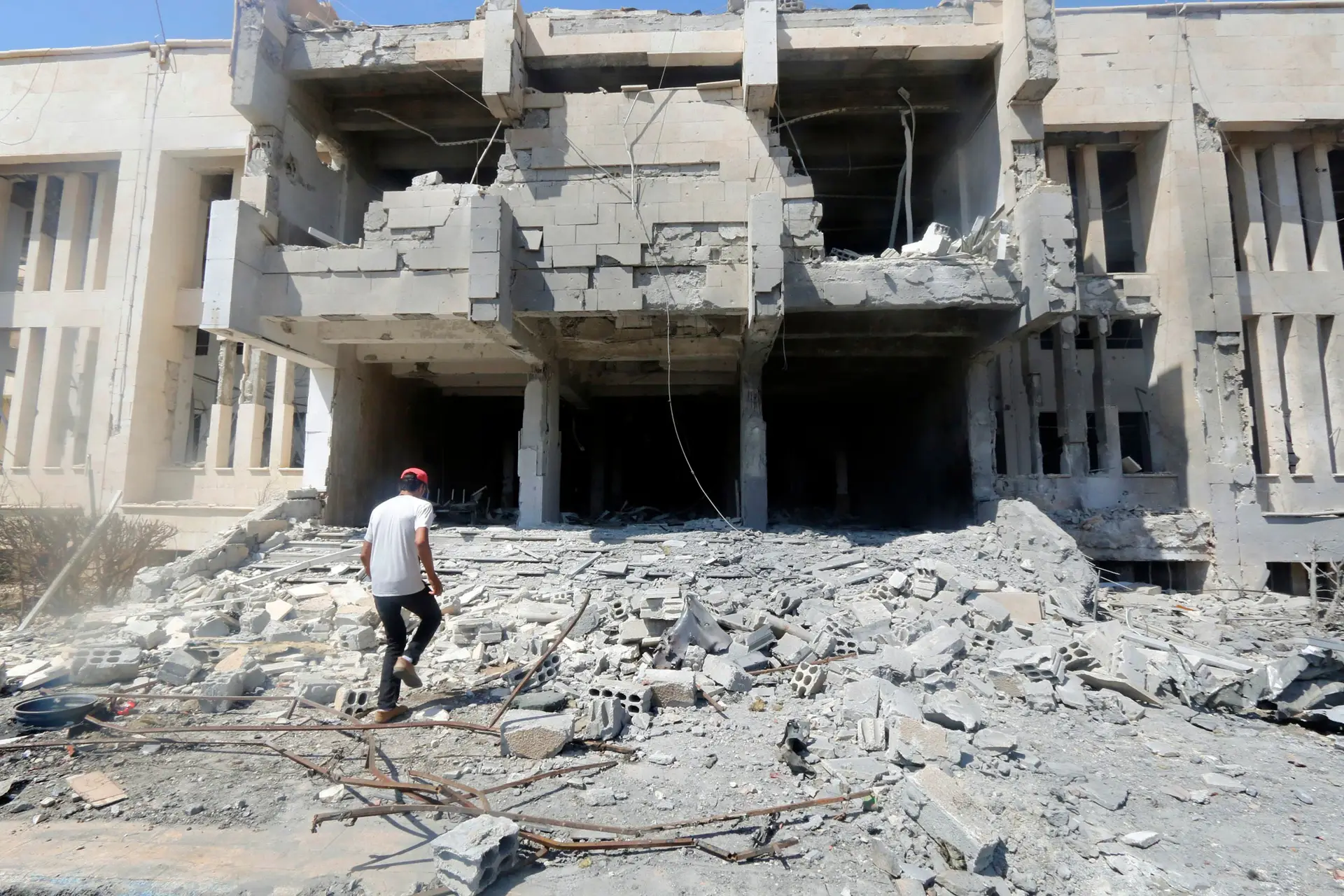 Forças anti jihadistas assumem controlo da cidade de Al Tabqa