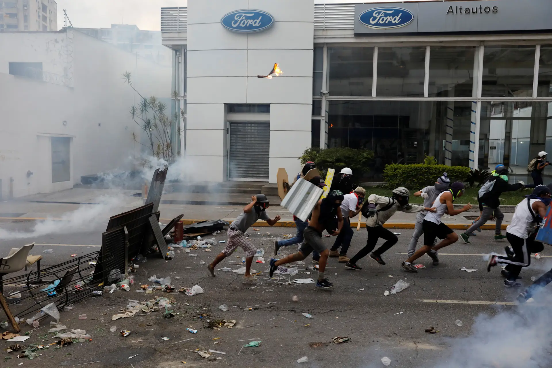 Tumultos continuam nas ruas da Venezuela