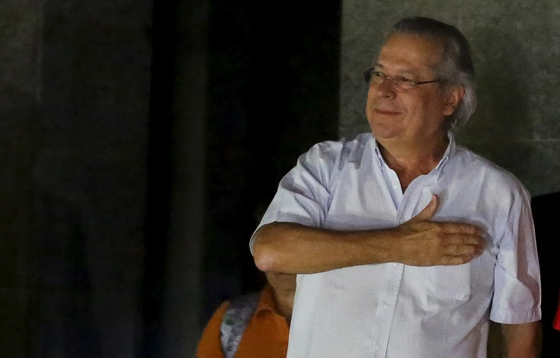 Ex-ministro brasileiro José Dirceu sairá da prisão com pulseira eletrónica
