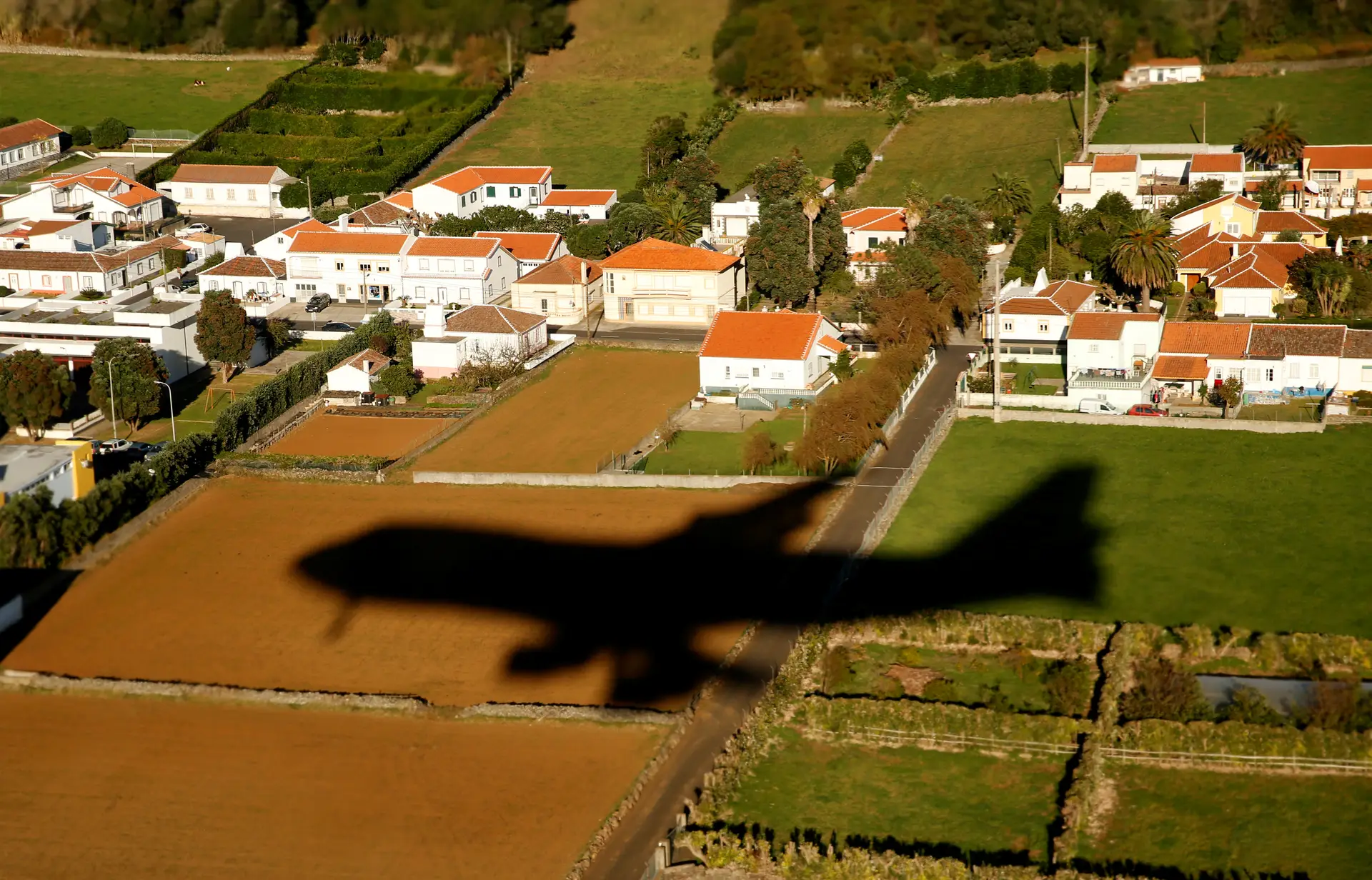 EUA garantem que não vão sair nem diminuir presença na Base das Lajes