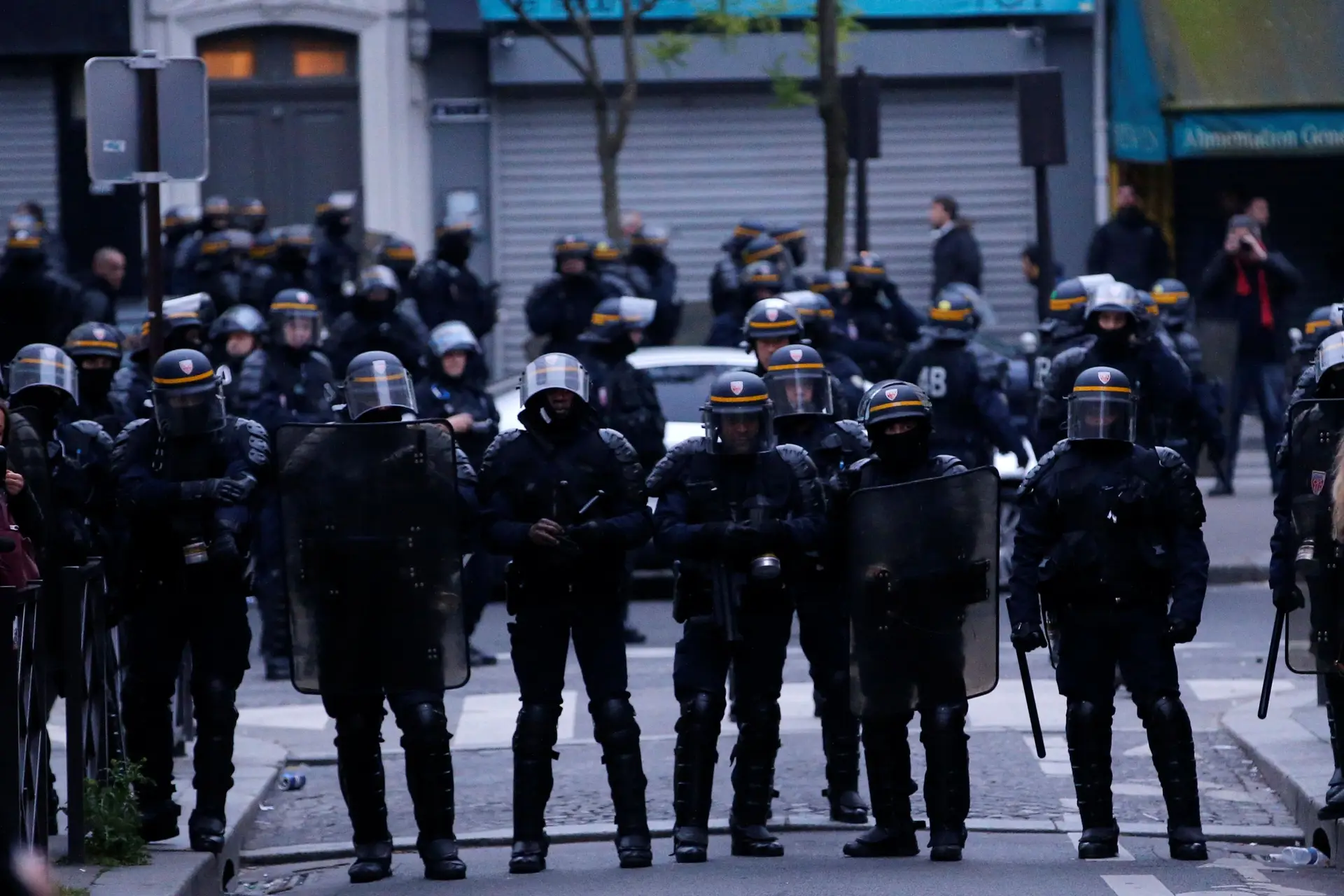 Mais de 140 detidos em protestos após divulgação da vitória de Macron