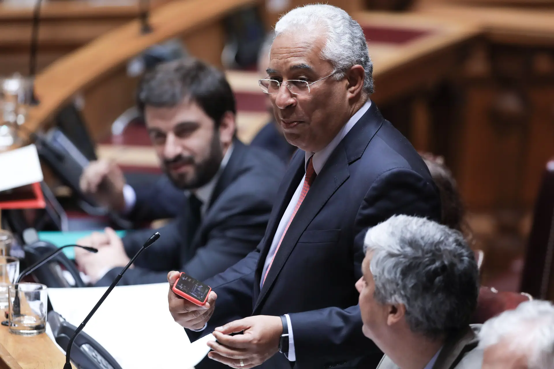 Primeiro debate quinzenal do ano no Parlamento com Rui Rio a questionar António Costa