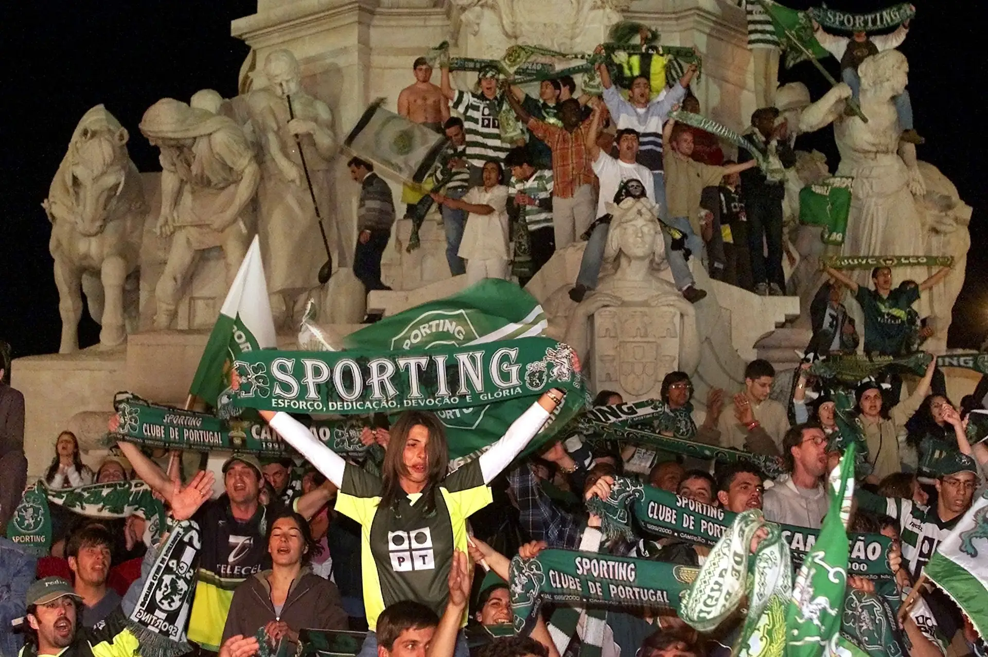 Adeptos do Sporting comemoram título conquistado em 2002.