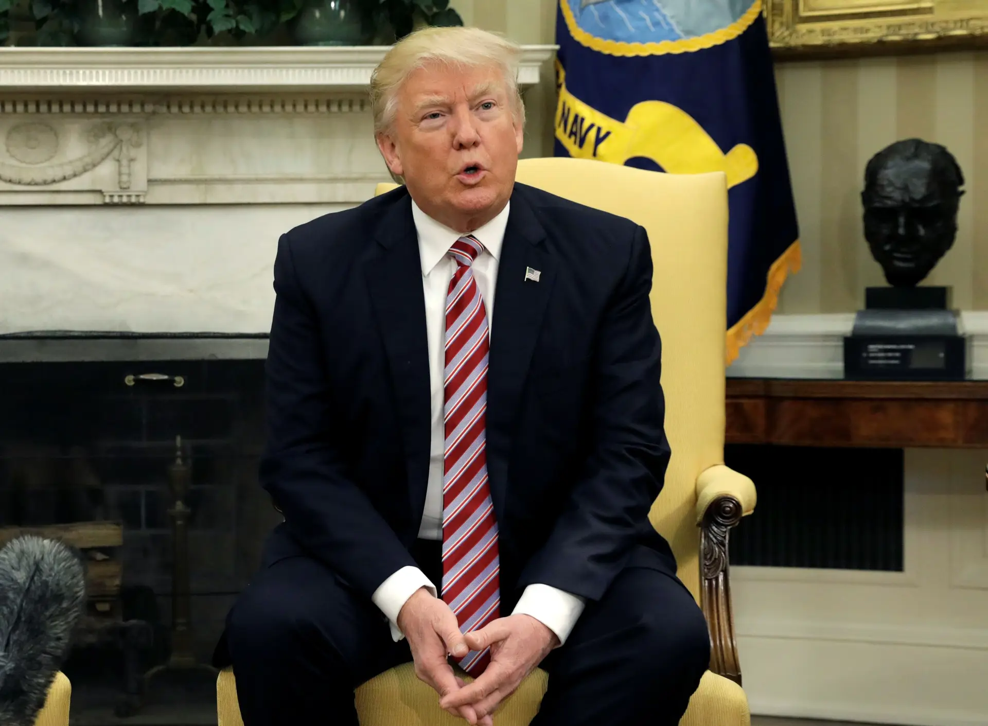 Trump afirma sempre ter tido intenção de despedir diretor do FBI