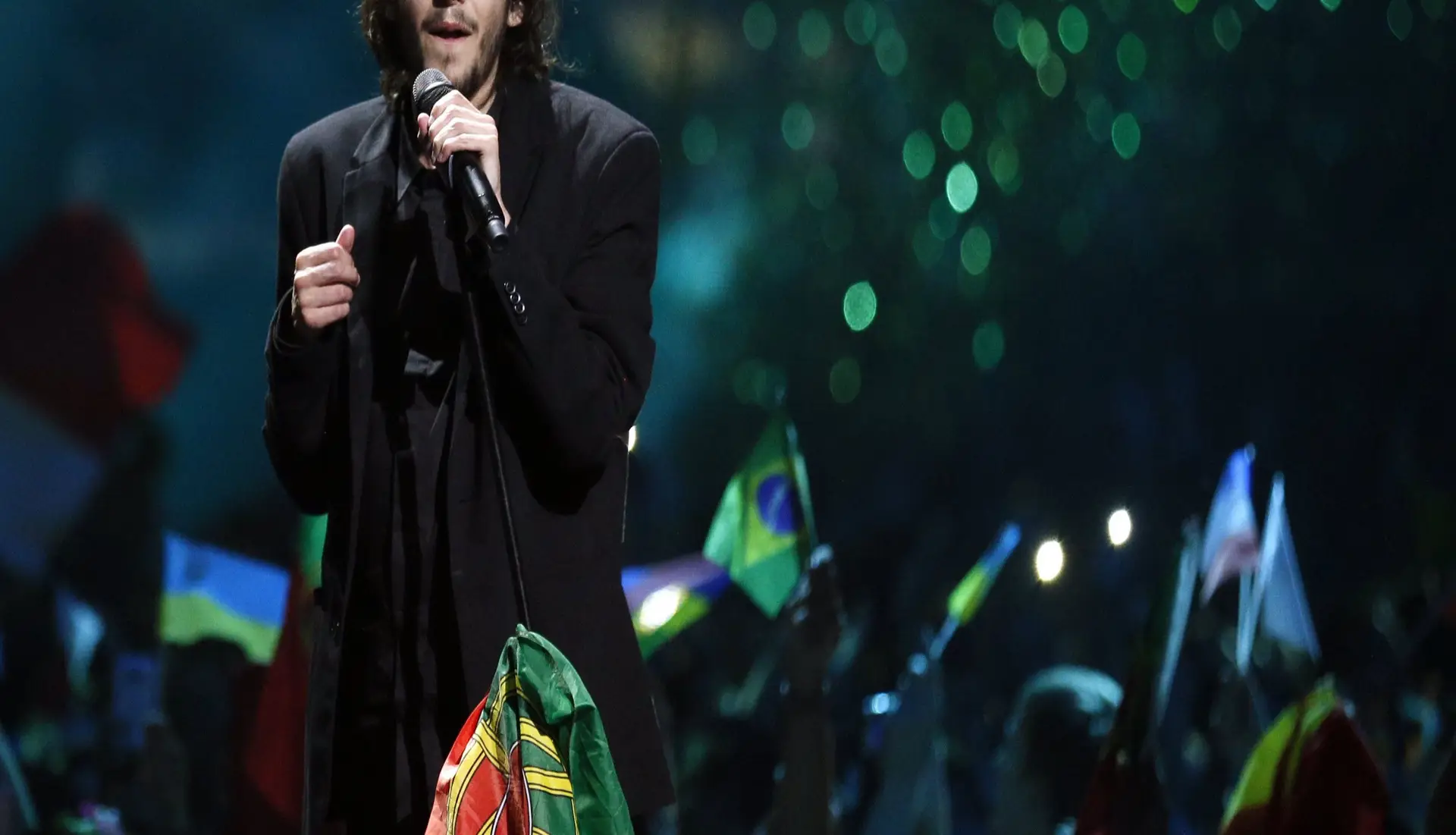 Próximos concertos de Salvador Sobral estão quase todos esgotados