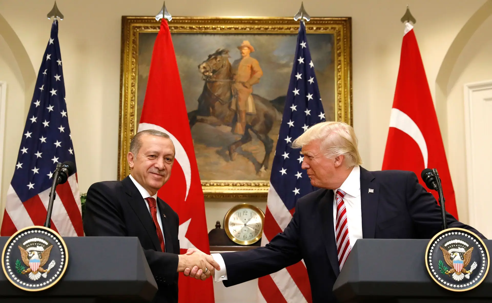 Erdogan diz que apoio dos EUA às milícias curdas sírias contraria relação bilateral