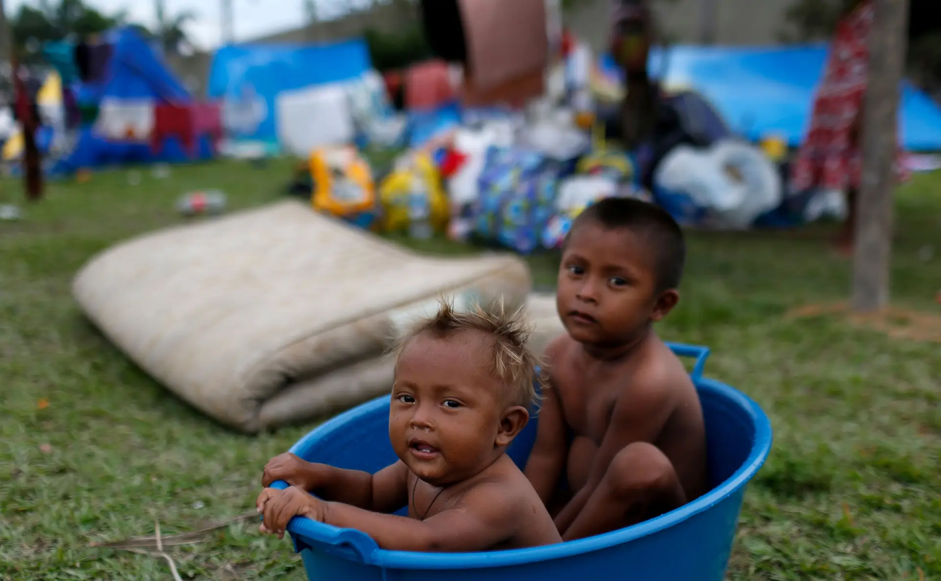 Indígenas venezuelanos fogem para o Brasil