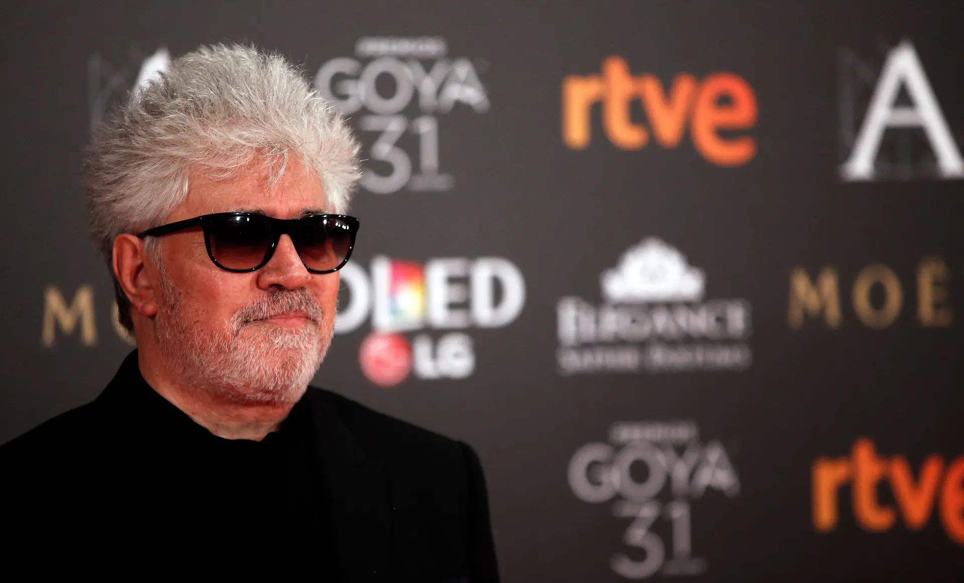Pedro Almodóvar diz que filmes premiados em Cannes devem estrear-se em sala
