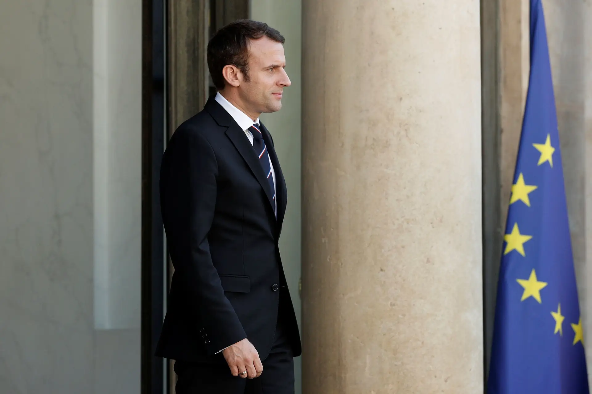 Macron anuncia Governo com políticos de esquerda, centro e direita