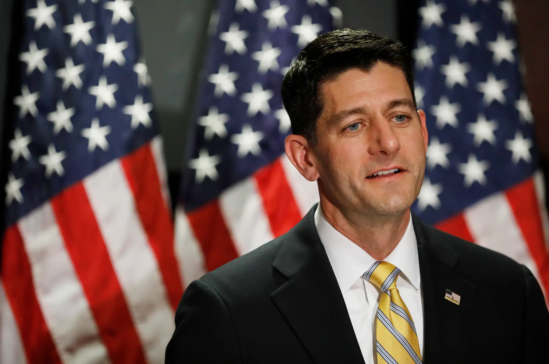 Paul Ryan alerta contra "juízos precipitados" sobre demissão do diretor do FBI