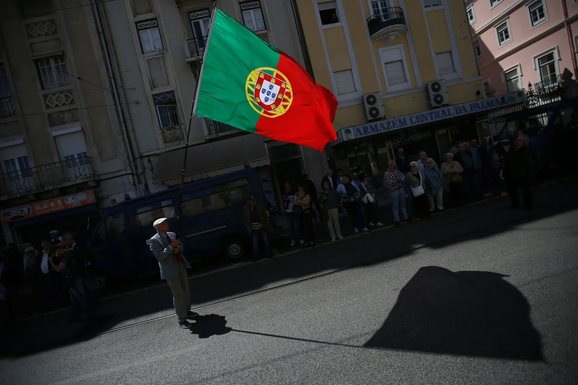 Nacionalidade de cada herói