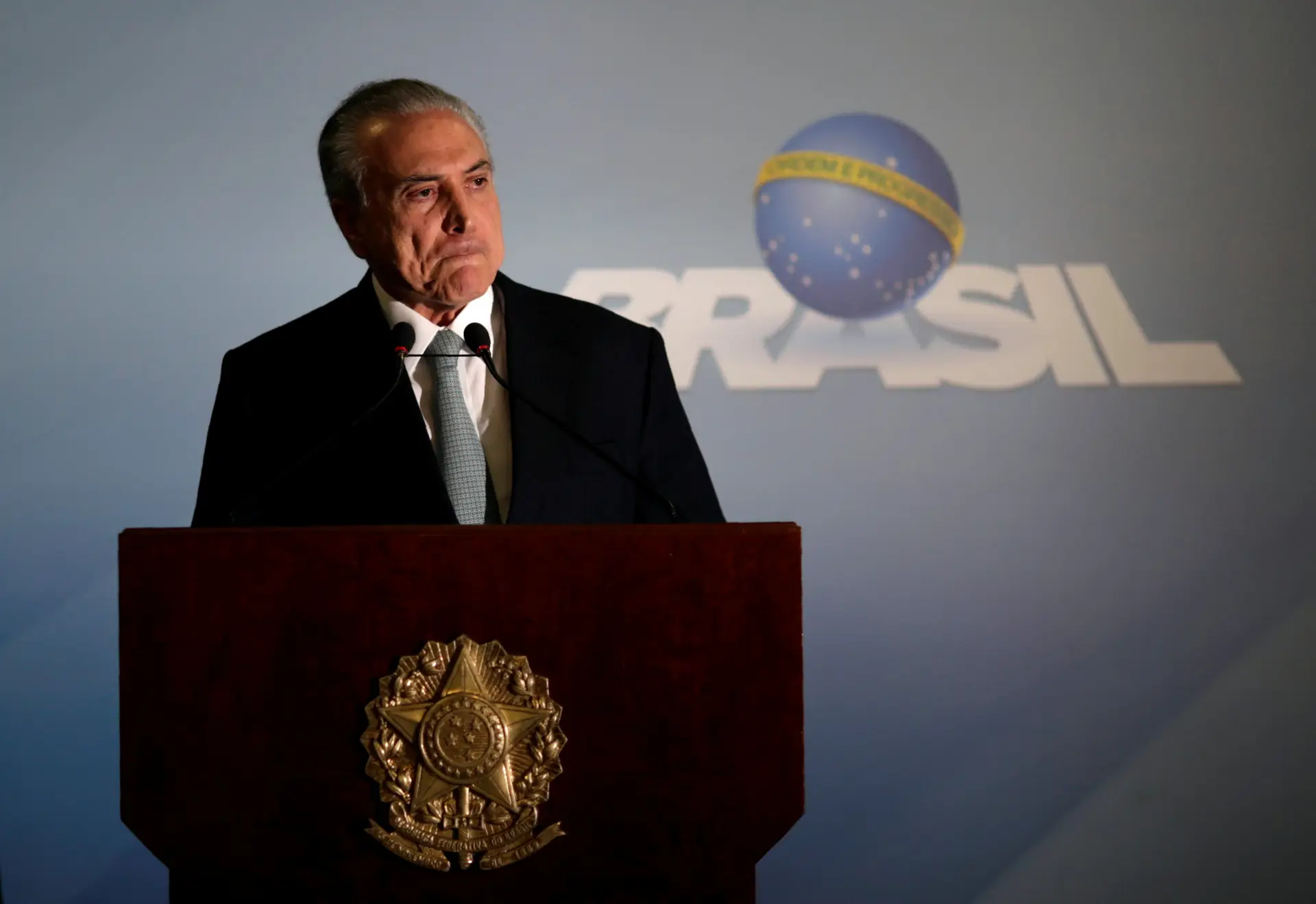 Temer acusado de três crimes