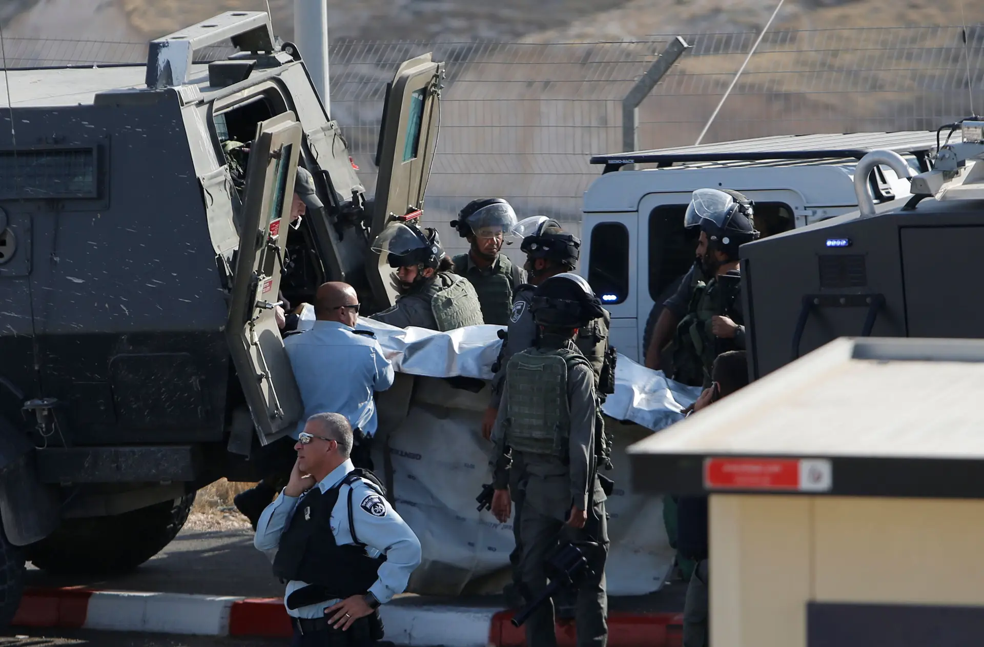 Palestiniano morto quando tentava esfaquear polícias israelitas