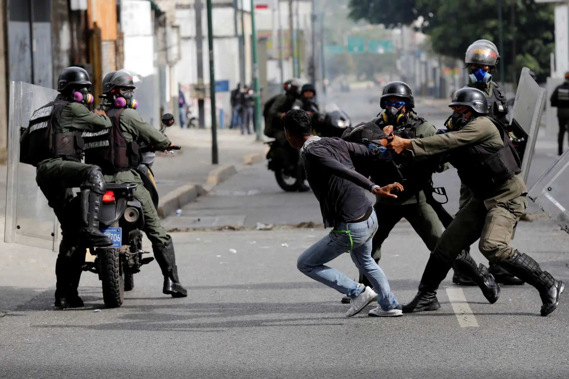 Acusados 22 polícias de torturar e violar dois homens na Venezuela
