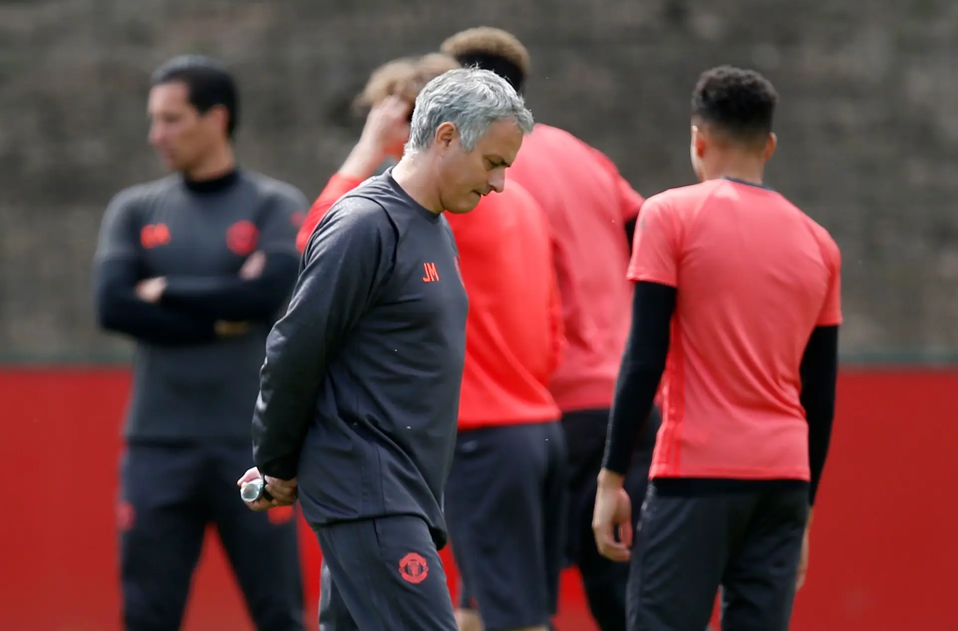Mourinho "muito triste" pelas vítimas "mas há trabalho a fazer"