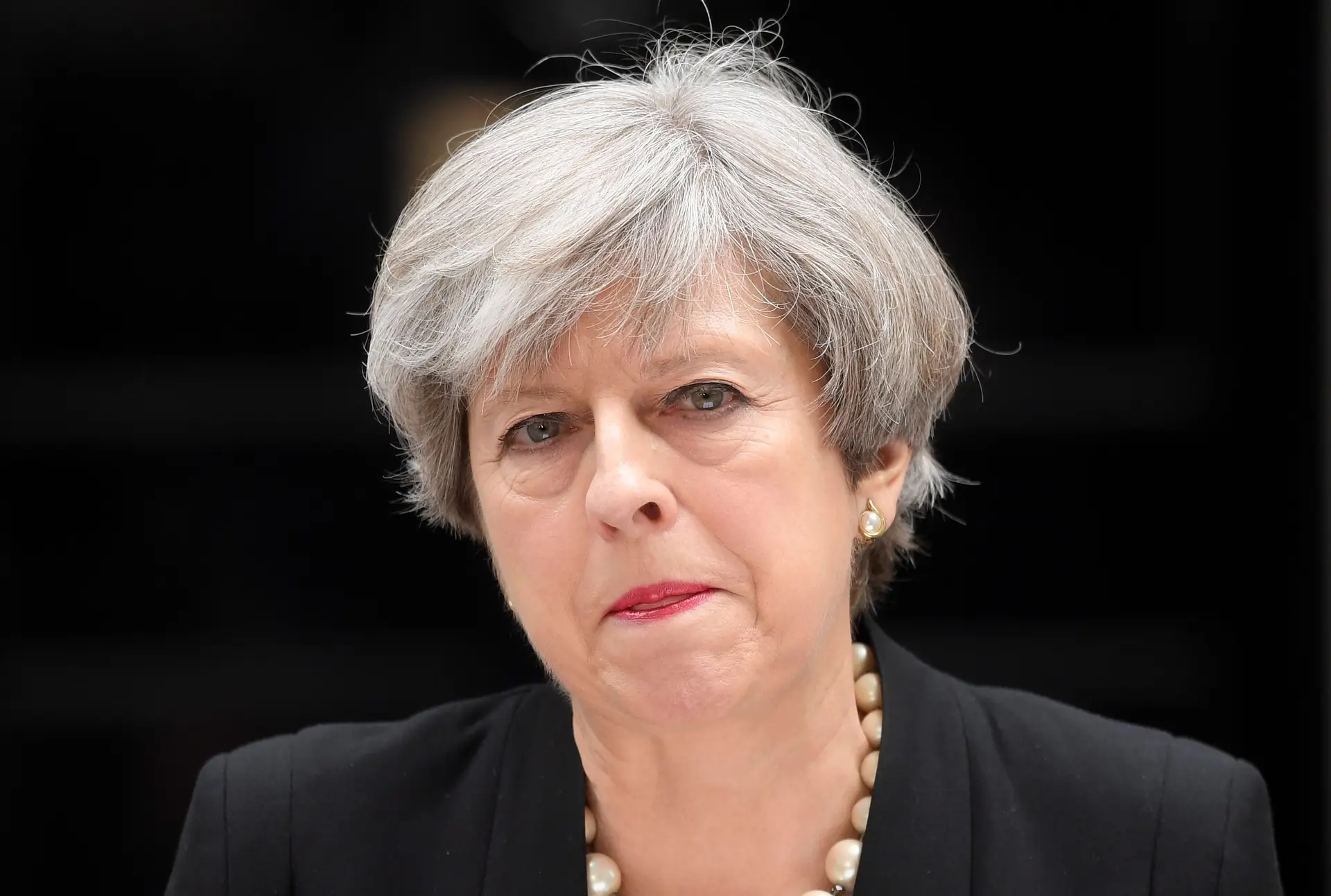 Theresa May questiona Trump sobre divulgação de informações