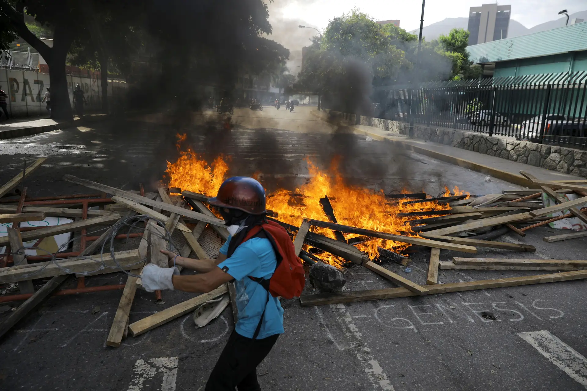 Jovem de 24 anos morre em protesto contra Maduro na Venezuela