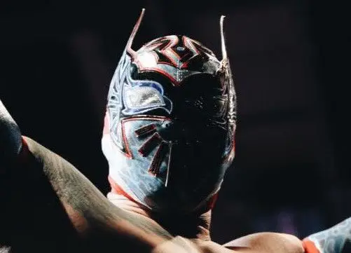 Lutador mexicano "Sin Cara" reage a festejo de Jiménez