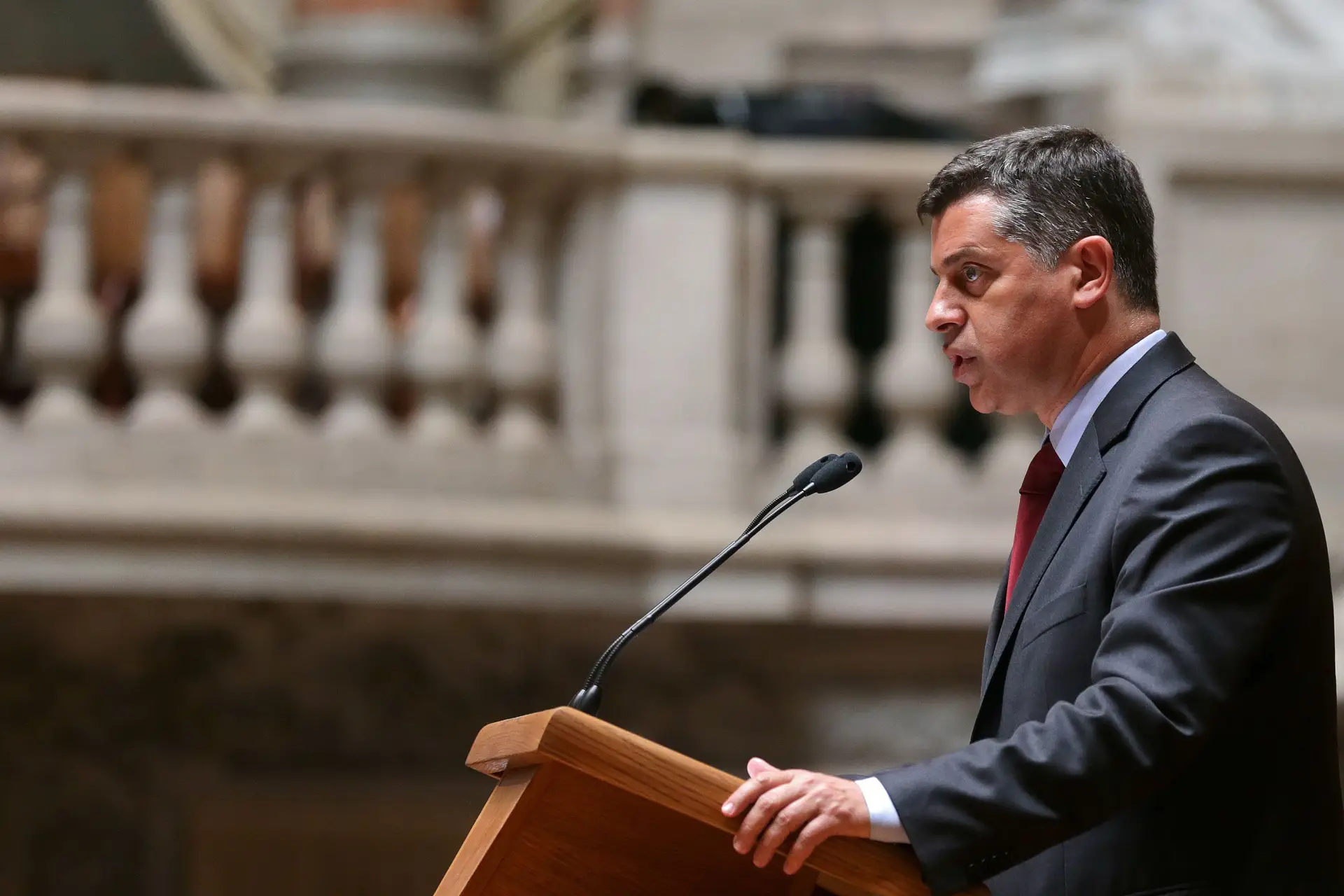 Ministro da Economia espera subida no rating de Portugal a partir deste ano