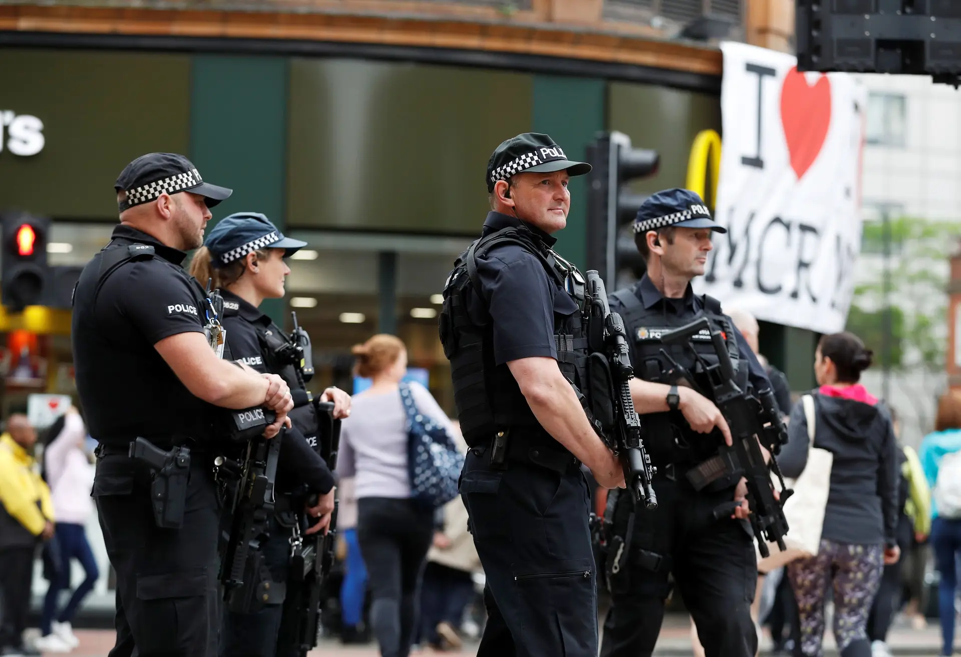 Polícia britânica detém 13º suspeito de ligações a ataque suicida
