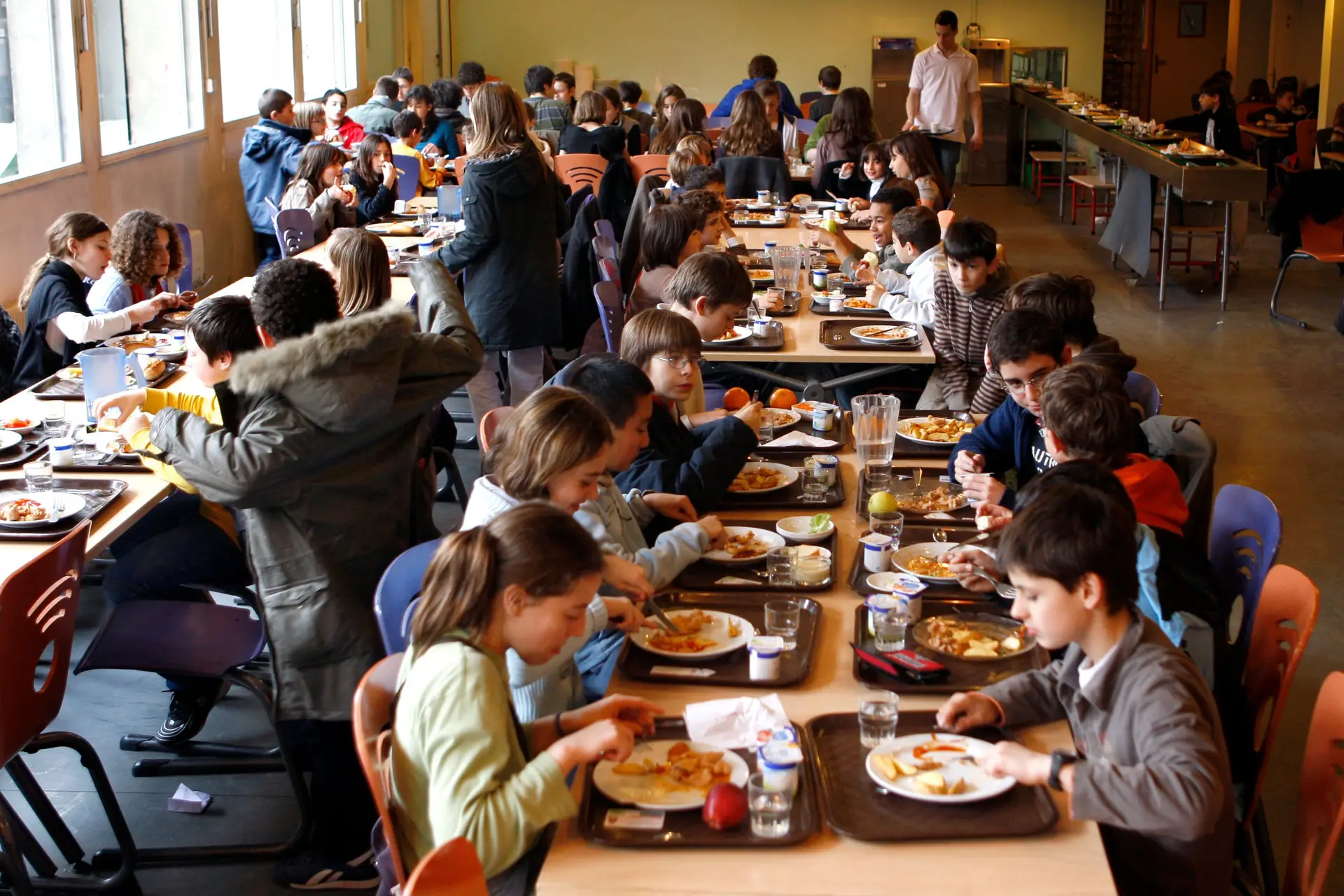 Parlamento aprecia 16 medidas sobre alimentação nas escolas