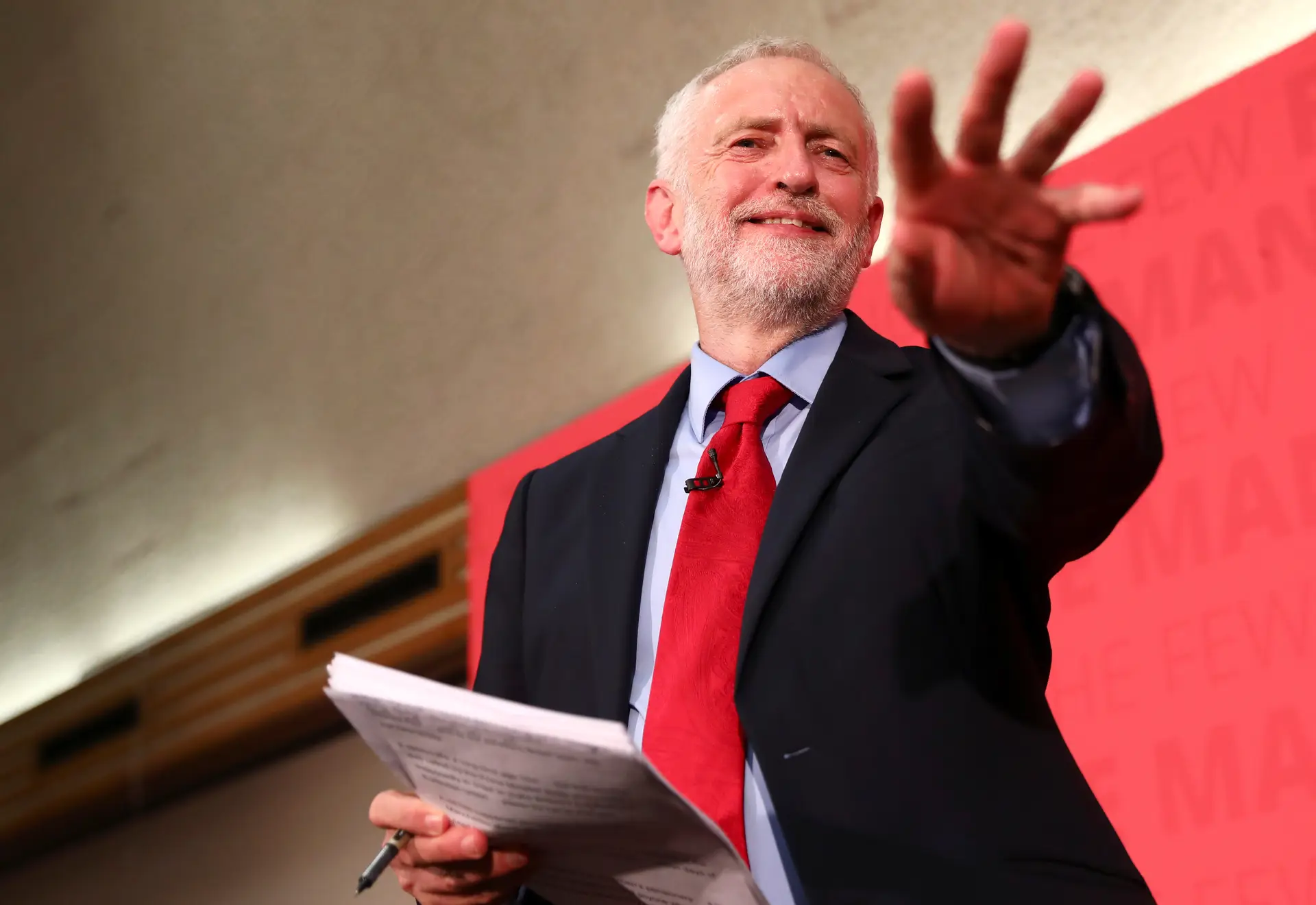 Líder trabalhista admite segundo referendo sobre o Brexit