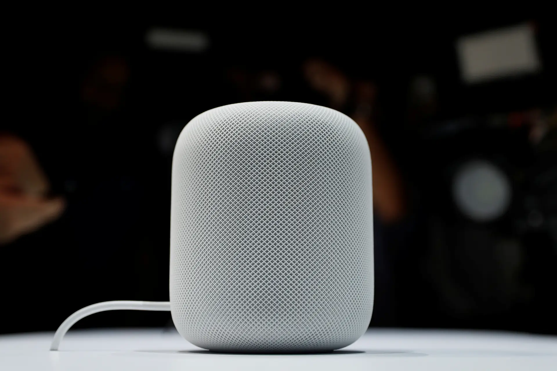 Apple apresenta altifalante inteligente "HomePod"