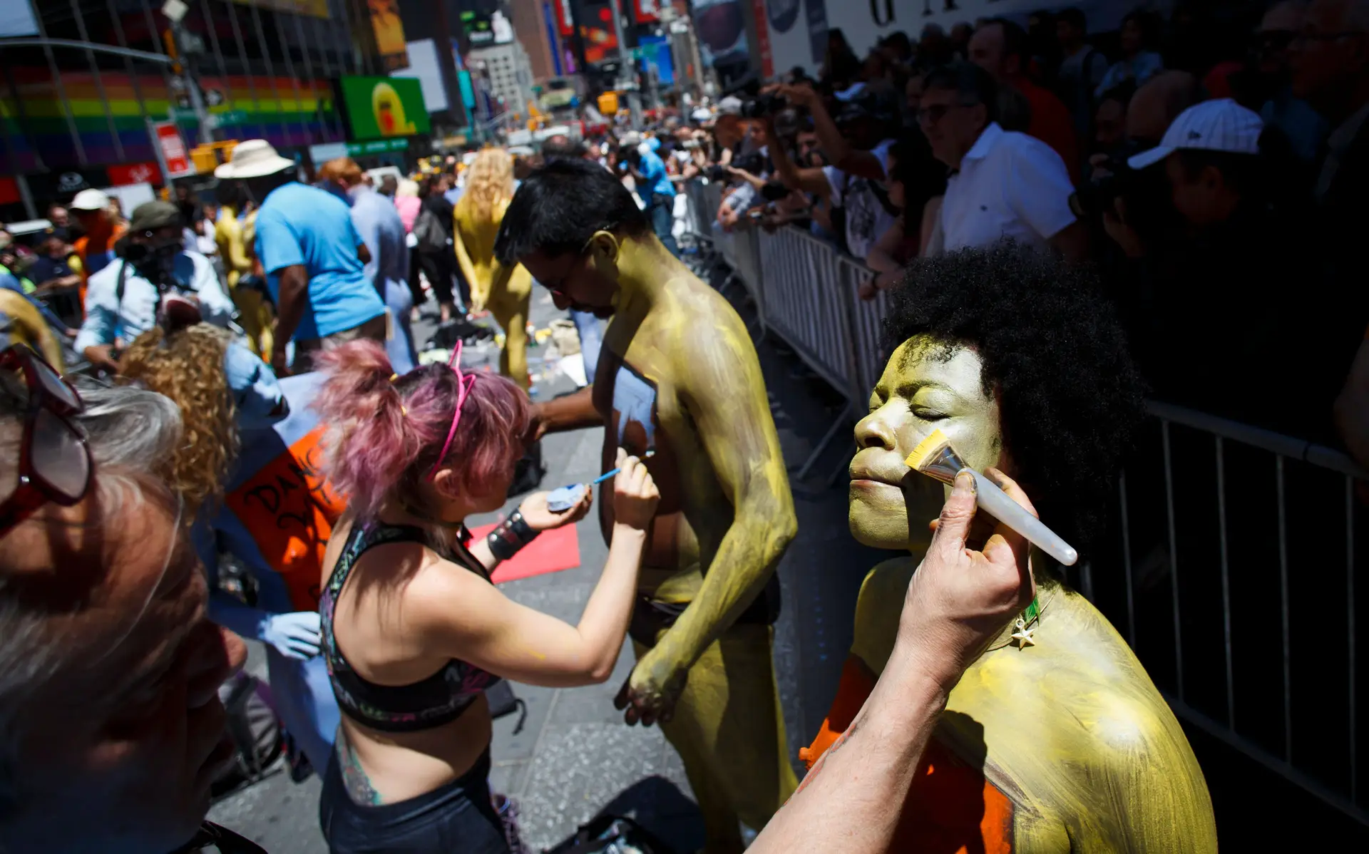 Desfile nudista pinta as ruas de Nova Iorque
