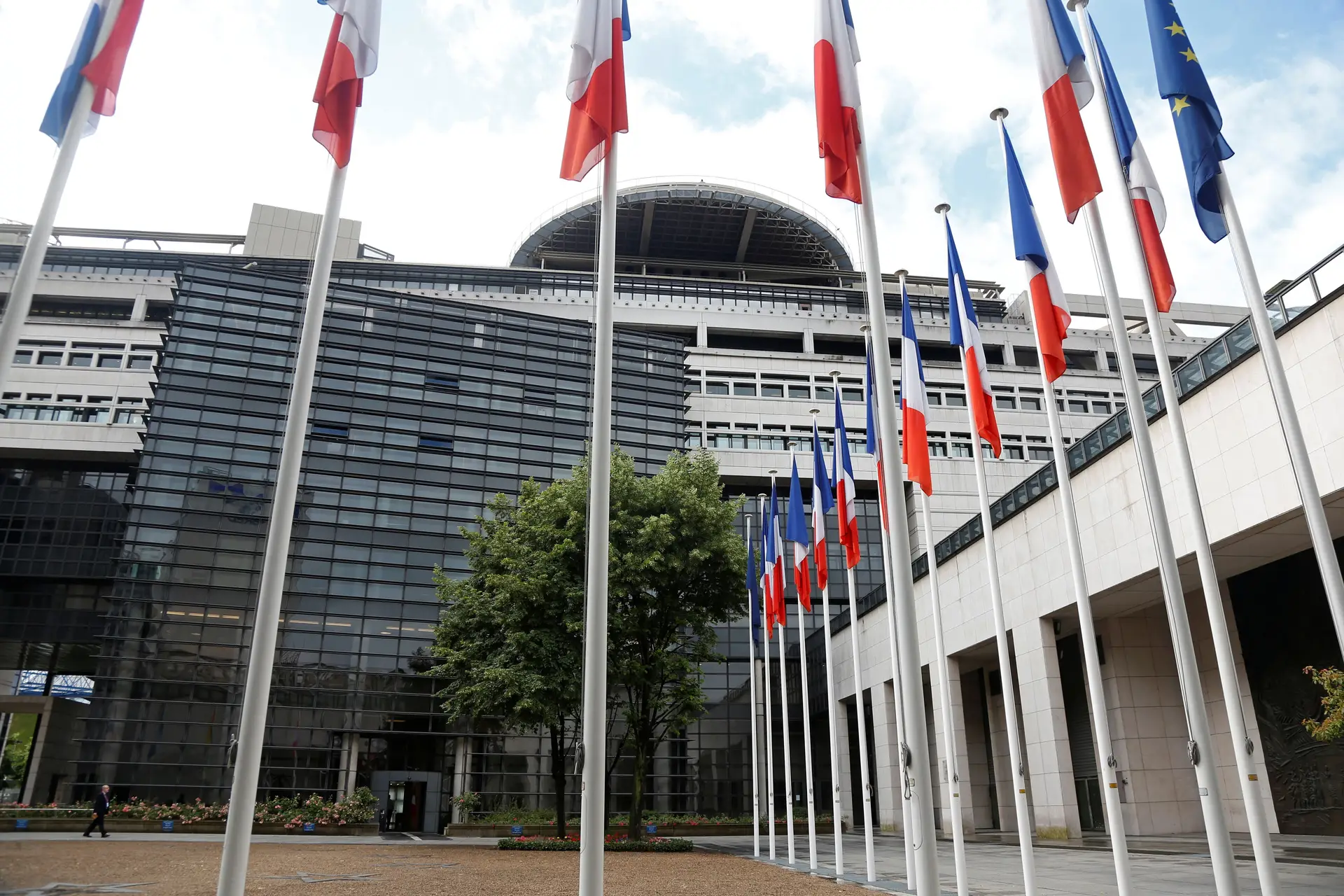 Mais de 20 candidatos de origem portuguesa na primeira volta das eleições em França