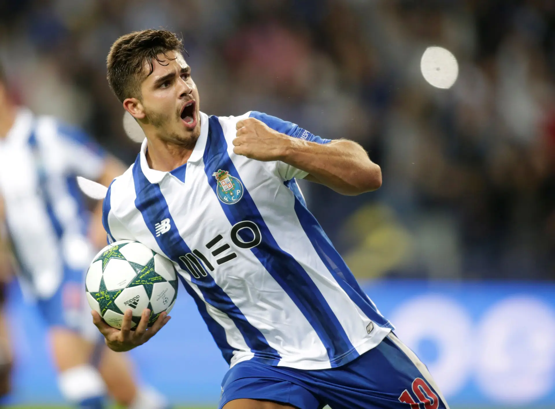 André Silva deixa FC Porto e assina pelo AC Milan