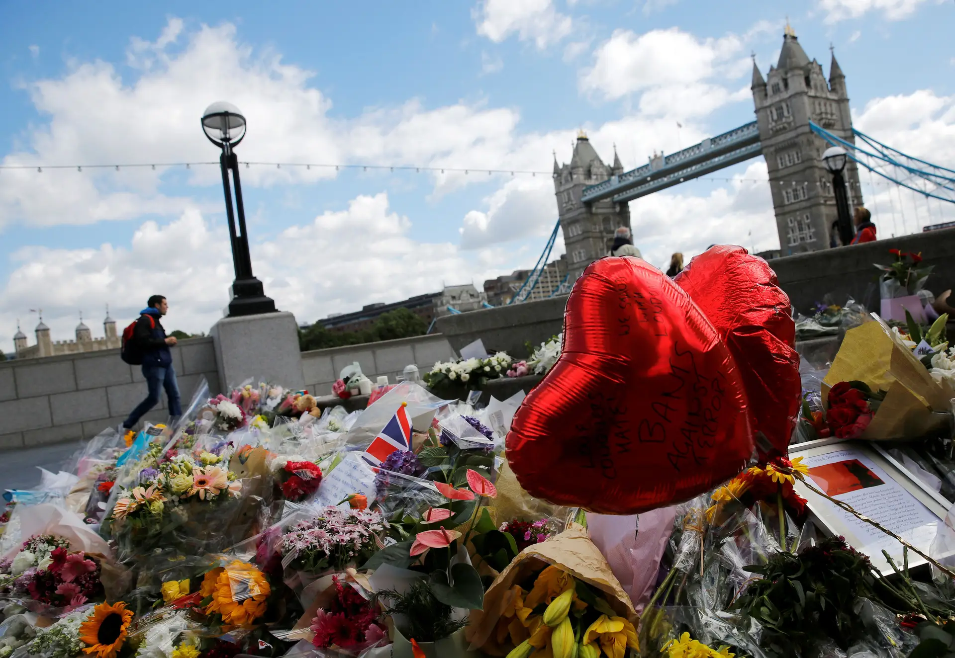 Jovem de 19 anos detido por suspeita de ligação ao ataque em Londres