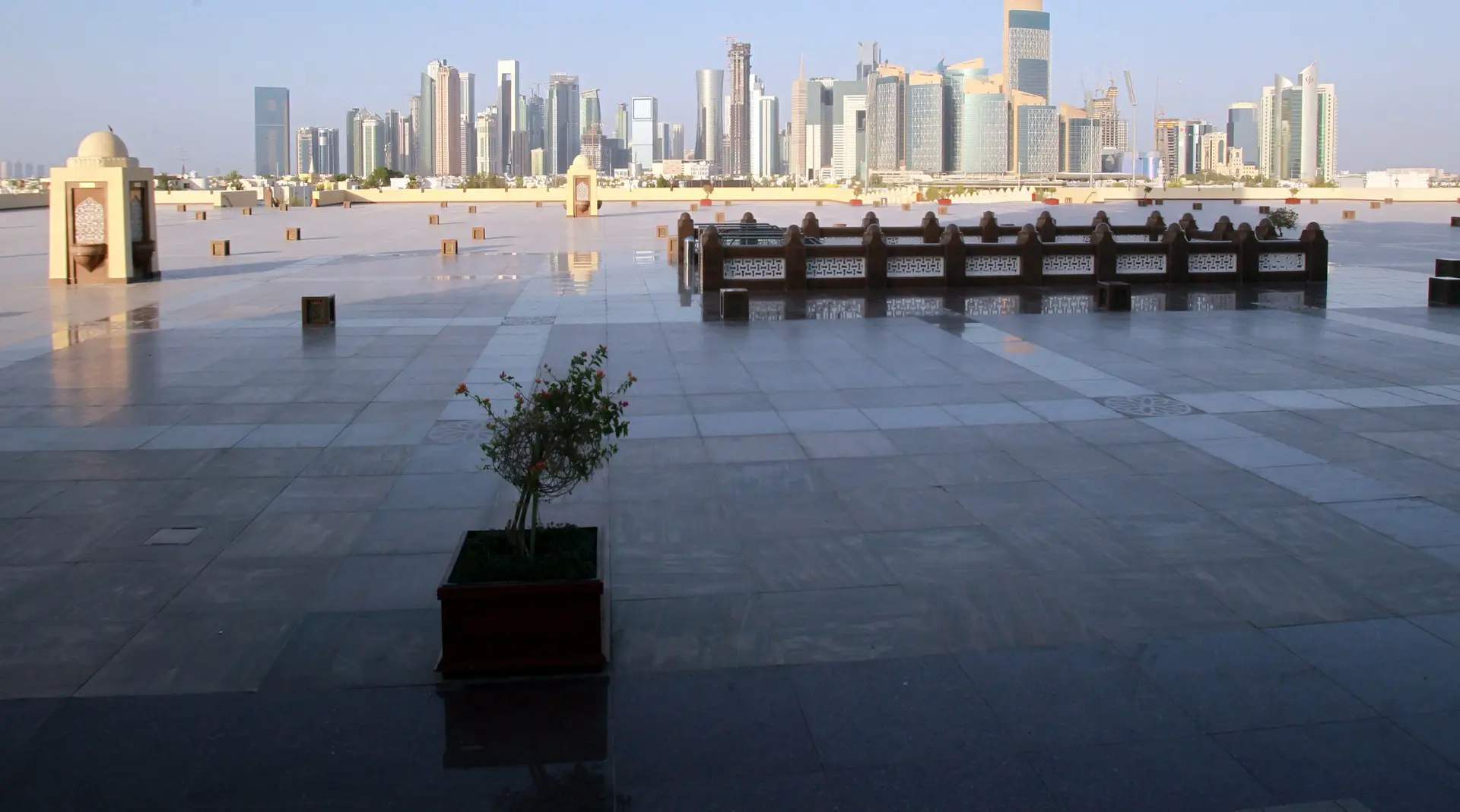 Qatar inicia abastecimento por via marítima a partir de Omã