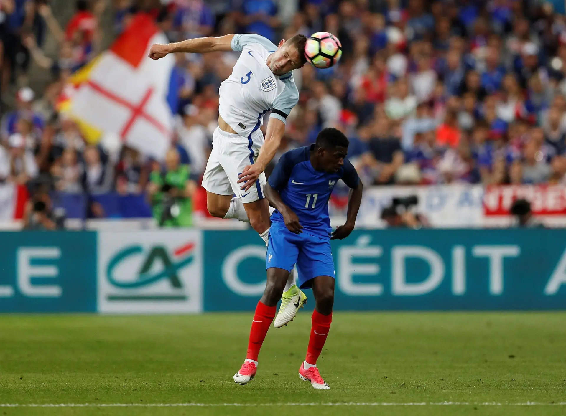França vence Inglaterra em jogo de homenagem às vítimas de Manchester e Londres