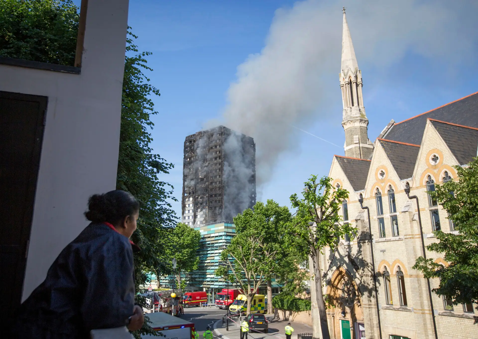 Número de mortos em incêndio na Torre Grenfell em Londres pode ser inferior ao estimado