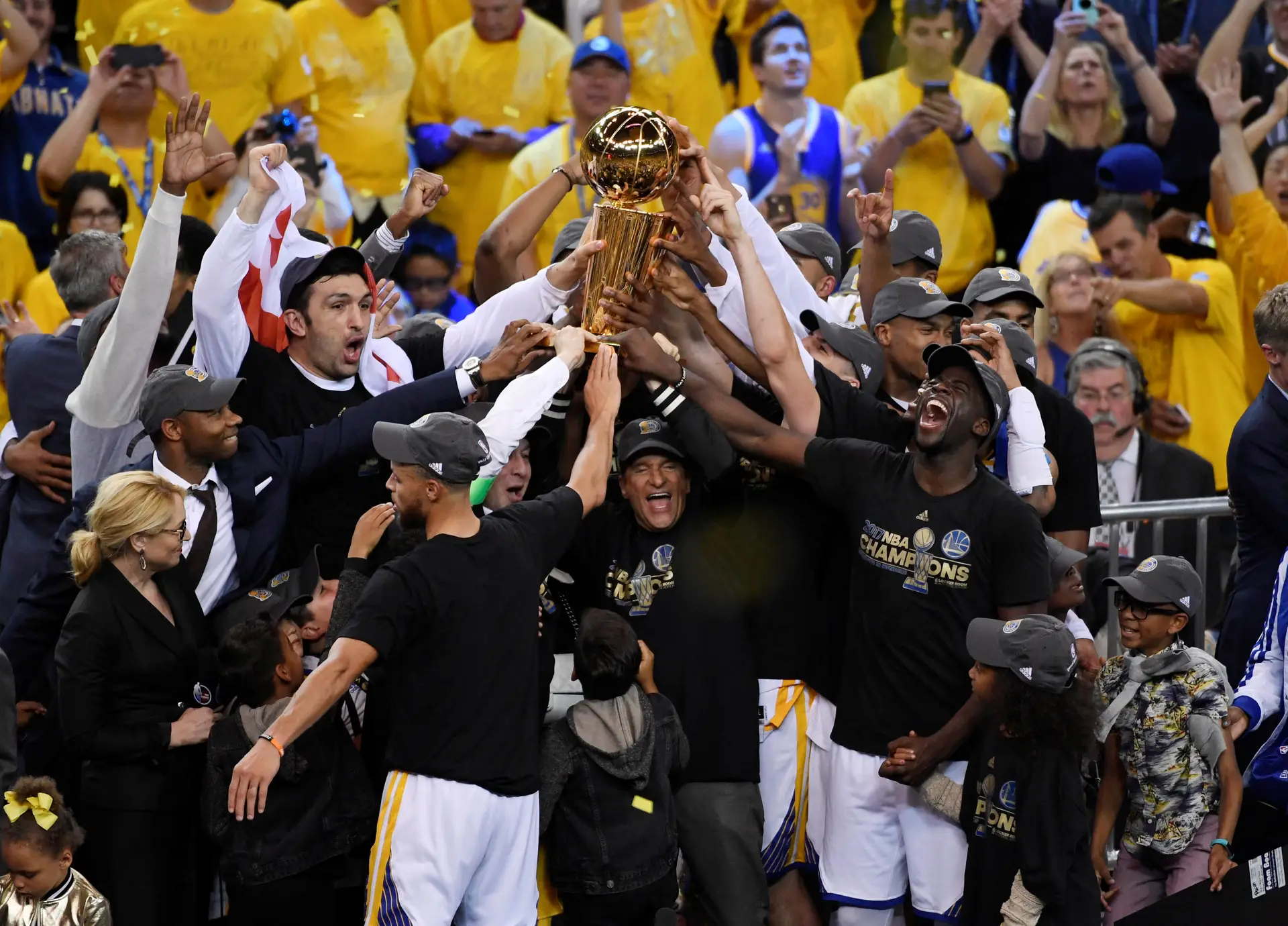 Campeões da NBA discutem ida à Casa Branca