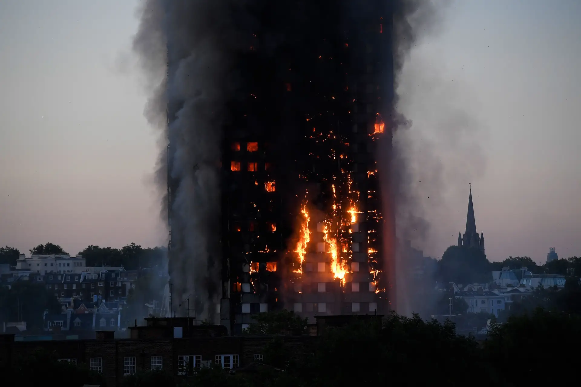 Incêndio no prédio Grenfell em Londres começou num frigorífico defeituoso