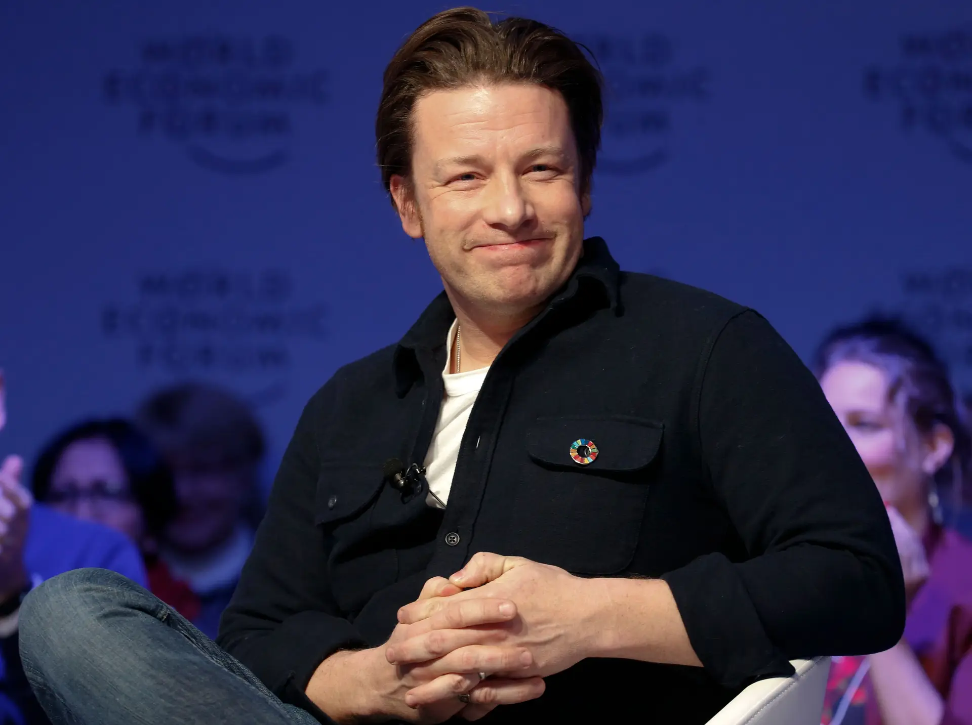 Jamie Oliver oferece refeições a desalojados em Londres