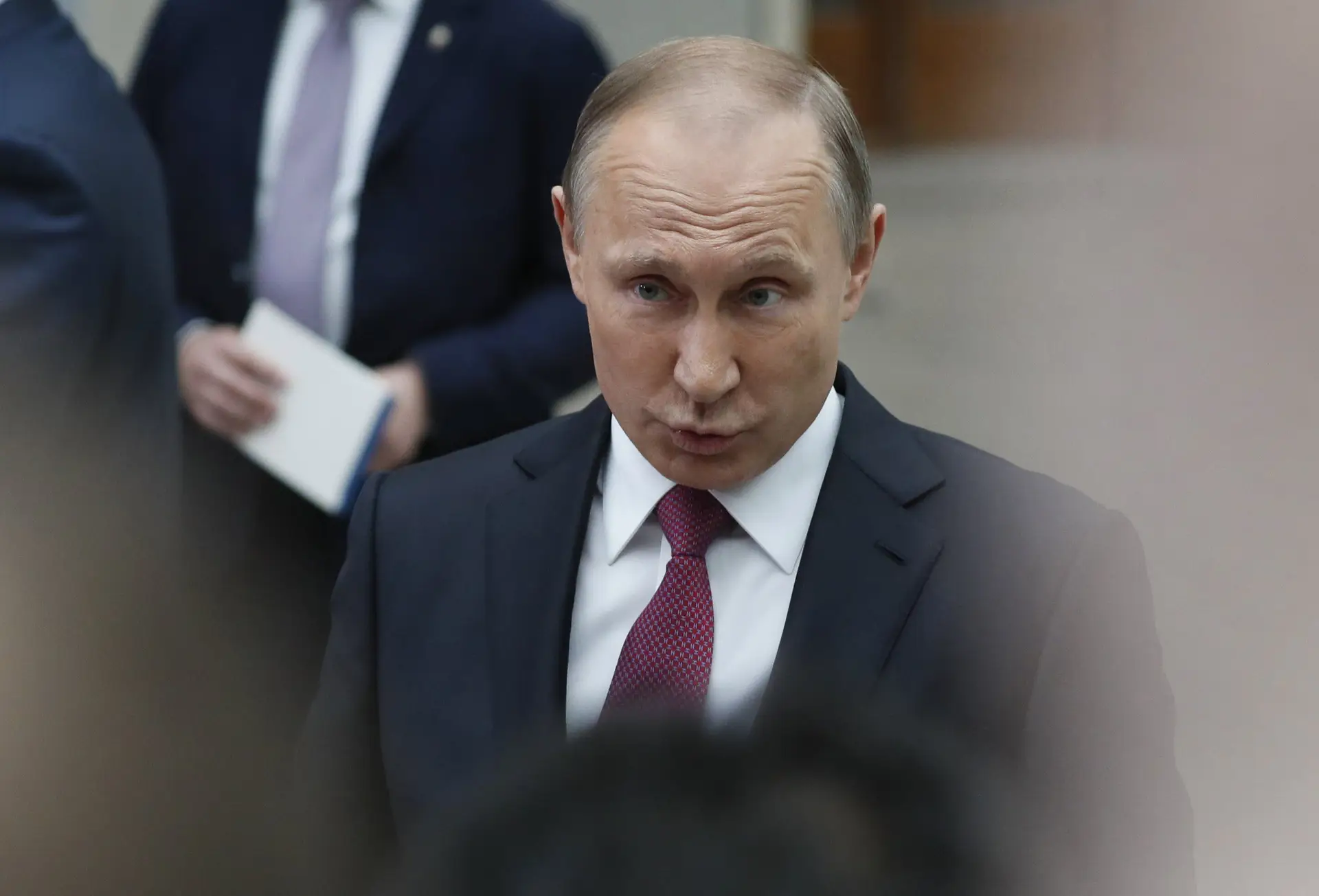 Putin disposto a dar asilo político a James Comey